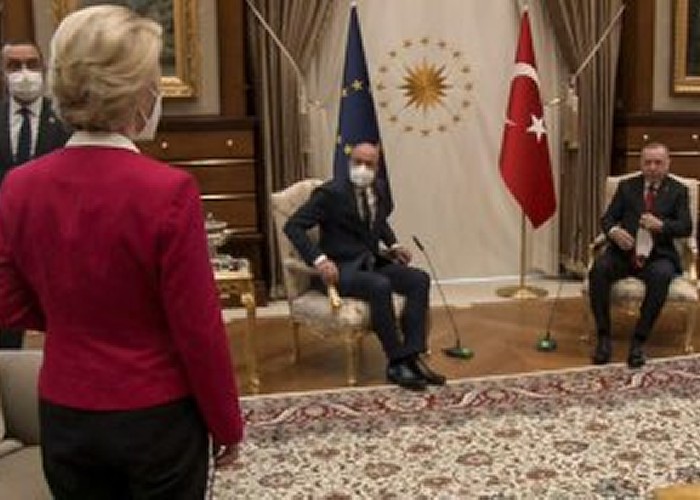 Lovitură de teatru. Turcia răspunde acuzațiilor de misoginism generate de întâlnirea Erdogan-Ursula von der Leyen: cadrul a fost solicitat chiar de protocolul UE, iar Ankara l-a respectat în totalitate