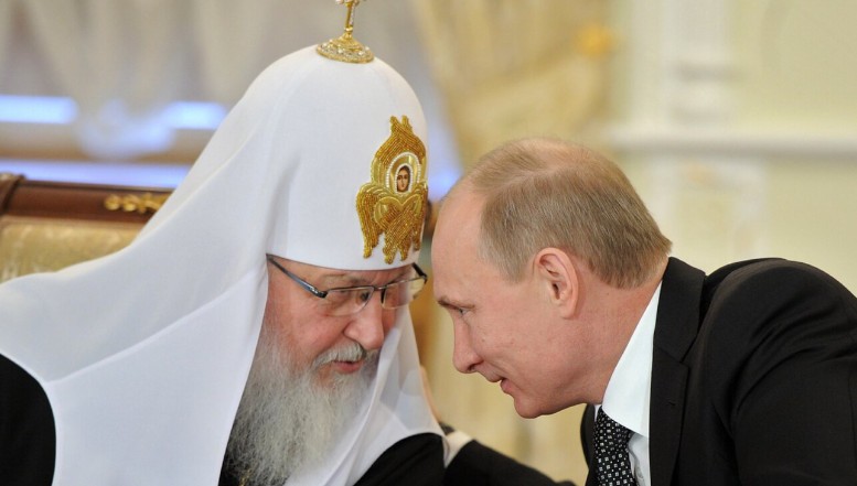 Un STUDIU privind evoluția religiozității ucrainenilor după începerea războiului rusesc infirmă propaganda Moscovei care pretinde că rușii ar fi un ”popor al credinței”: în estul Ucrainei, unde trăiesc cei mai mulți ucraineni de origine rusă, doar 55% se consideră ”credincioși”, în timp ce în regiunile din vest, procentul e de 85%