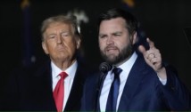 Editorialistul Marc Champion de la Bloomberg explică de ce JD Vance „datorează scuze României”, relatând pe înțelesul cititorilor americani epopeea alegerilor prezidențiale din România. „Administrația SUA ar trebui să ajute un aliat loial să-și consolideze instituțiile, nu să se alăture atacului asupra acestora”
