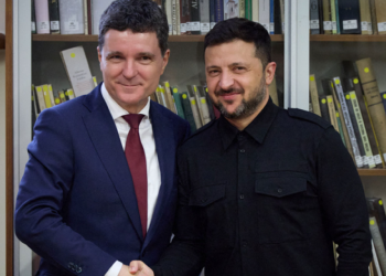 Nicușor Dan trebuie să spună clar ce ajutor a primit Ucraina din partea României, oprind astfel propaganda trompetelor suveraniste care mint că deficitul bugetar are legătură cu sportul pentru Kiev. Consultant politic: „E important ca publicul să înțeleagă că toate ajutoarele însumate nu sunt decât un procent ridicol din deficitul bugetar”