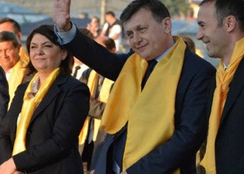 Tensiuni între USR și PNL după nominalizarea Adinei Vălean. Orban le răspunde useriștilor nemulțumiți că s-a consultat cu Cioloș