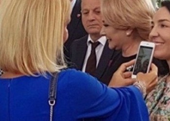 Gabrielei Firea nu-i mai plac selfie-urile. Mii de euro din bani publici, "investiți" pe servicii de fotografie