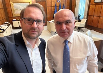 Dominic Fritz acuză televiziunile de manipulare și respinge categoric ideea unor negocieri secrete cu PSD. „Nu vom mai face parte dintr-un guvern cu PSD. Nu există niciun fel de negocieri subterane despre asta”