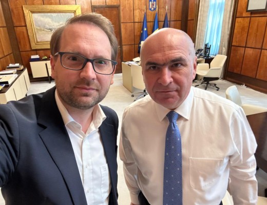 Dominic Fritz acuză televiziunile de manipulare și respinge categoric ideea unor negocieri secrete cu PSD. „Nu vom mai face parte dintr-un guvern cu PSD. Nu există niciun fel de negocieri subterane despre asta”