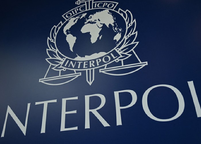 Avertismentul unui înalt oficial din Interpol: războiul din Ucraina va crea grupuri de infractori mai bine înarmați și mai nemiloși decât în prezent