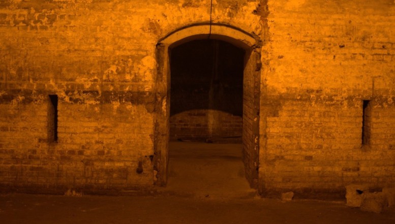 EXCLUSIV VIDEO și grupaj FOTO: ”Neagra”, cea mai odioasă carceră a Fortului 13 Jilava. ”M-au împins în celulă cu picioarele, ca pe un sac. Eram plin de sânge”. Incursiune în adâncurile beznei 