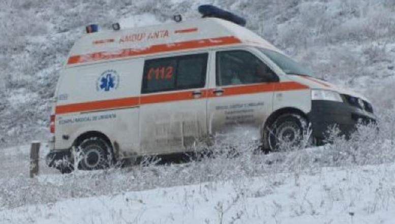 Țara prostiei absolute! Turiștii aflați pe o pârtie din Bușteni au atacat o ambulanță venită să acorde ajutor unui copil accidentat. Motivele atacului sunt halucinante