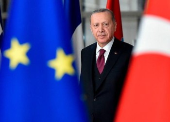 Coregrafie aiuritoare: oficiali ai UE și Erdogan anunță că Turcia ar fi ”deplin angajată” în aderarea la Uniune. Deși Turcia e mai degrabă apropiată de valorile politice ale Iranului și Rusiei decât de cele ale Uniunii Europene