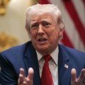 Donald Trump și-a reluat discursul cu privire la Ucraina. „Și noi avem nevoie de rachete” / „Nu suntem implicați în acest război. Ne desparte un ocean”. Liderul american negase categoric anterior că SUA s-ar confrunta cu un deficit de armament, amenințându-i cu închisoare pe cei care vântură astfel de informații