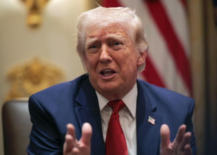 Val de amenințări din partea lui Donald Trump la adresa aliaților europeni care ezită să se alăture Statelor Unite pentru deblocarea Strâmtorii Ormuz. Liderul american a avertizat că va opri livrarea de arme către Ucraina și chiar că va retrage SUA din NATO. Mark Rutter merge de urgență la Washington