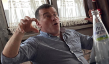 Fostul director al Teatrului Național din Târgu Mureș Gáspárik Attila îl descrie în termeni duri pe ministrul demisionar al Culturii, András Demeter: „derbedeu cu nume maghiar” și „mincinos” / „După 11 ani în funcția de manager general al Teatrul Național Târgu-Mureș, mi-am dat demisia și din cauza minciunilor sale”