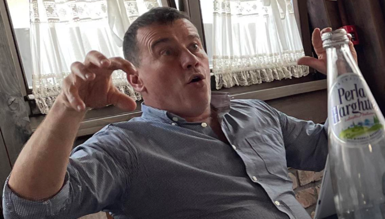 Fostul director al Teatrului Național din Târgu Mureș Gáspárik Attila îl descrie în termeni duri pe ministrul demisionar al Culturii, András Demeter: „derbedeu cu nume maghiar” și „mincinos” / „După 11 ani în funcția de manager general al Teatrul Național Târgu-Mureș, mi-am dat demisia și din cauza minciunilor sale”