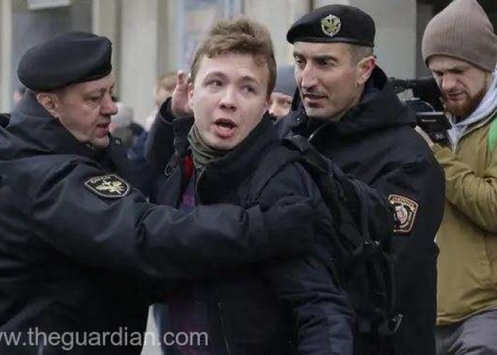Dan Alexe demontează fake news-ul rusesc care-l prezintă pe jurnalistul Roman Protasevici drept… nazist. Cu ce se ocupă idioții STÂNGII