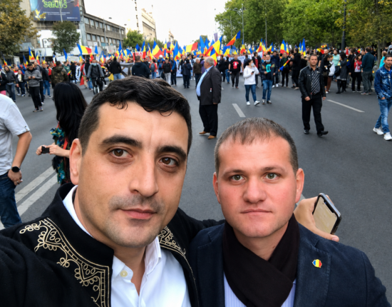 Deputații români din Primul Parlament îl DEMOLEAZĂ pe AUR-istul Valeriu Munteanu, care minte fără pic de rușine că el ar fi ”adus Limba Română” în Constituția R.Moldovei. / ”Limba Română a fost readusă Acasă de Mișcarea de Renaștere Națională, nu de impostori!”