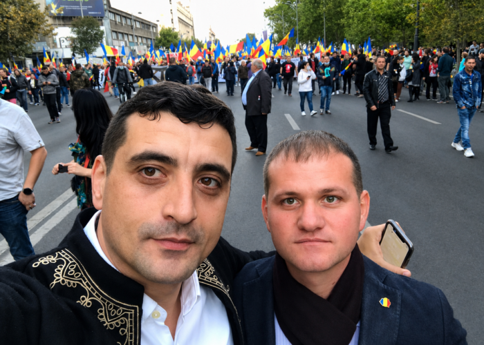 Deputații români din Primul Parlament îl DEMOLEAZĂ pe AUR-istul Valeriu Munteanu, care minte fără pic de rușine că el ar fi ”adus Limba Română” în Constituția R.Moldovei. / ”Limba Română a fost readusă Acasă de Mișcarea de Renaștere Națională, nu de impostori!”