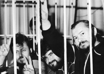 Ilie Ilașcu băgat într-o cușcă rusească de fier – cel mai trist Ilie al românilor pe care l-am putut vedea în anii ‘90. Etnologul Gheorghiță Ciocioi: ”Sfinte Ilie, trimite-i pe muscali ‹la baștina› lor. Să uite de ograda buneilor noștri!”