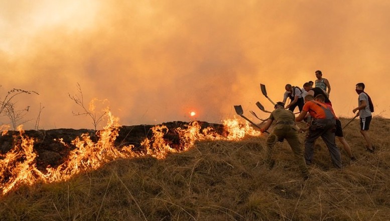 Niciun alt popor nu a mulțumit României atât de frumos! Sârbii au umplut internetul cu mesaje de recunoștință pentru ajutorul românilor în stingerea incendiilor de la Deliblato: „Mulțumim din suflet fraților noștri! Dacă nu e prea mare deranjul, vă implorăm să o luați și pe Laura Kövesi cu voi!”