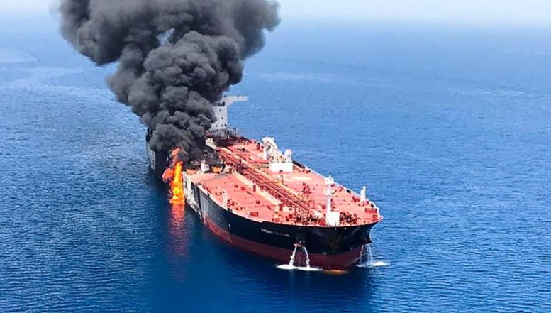 Ample TENSIUNI în Golful Persic. SUA acuză Iranul că a AVARIAT două petroliere în apropierea Strâmtorii Hormuz 