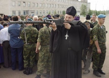 Biserica teroristă și FSB-istă a Rusiei organizează concursuri de tras cu pușca-automată și de aruncat grenade. Câștigătorii au primit titlul de ”Sfinți Războinici”
