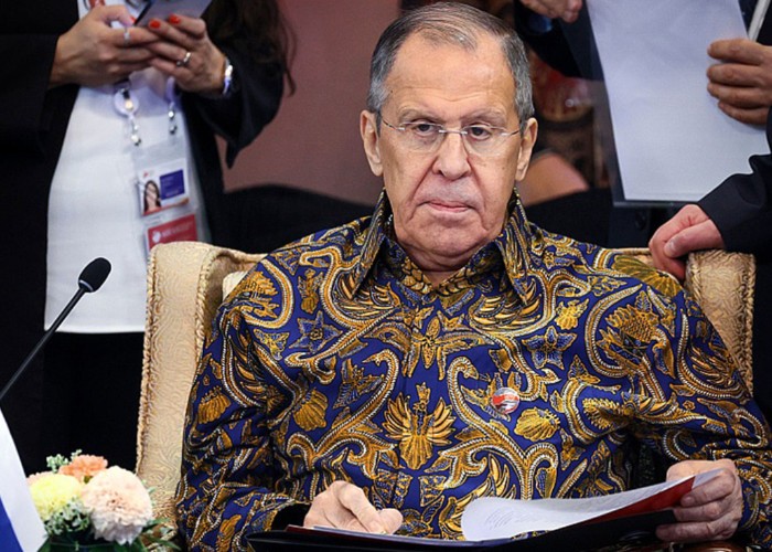 Lavrov respinge optimismul SUA privind negocierile de pace, declarând că "mai este mult de parcurs" până la un acord. Mai mult, tocmai statul agresor – Rusia – cere, cu insistență, garanții de securitate