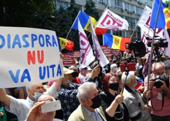Peste OPT milioane de români au plecat din țară! Istoricul și jurnalistul George Damian: „E ca și cum s-ar goli Ungaria sau Bulgaria de oameni. Sau Croația, Slovacia, Cehia, Serbia, Grecia!”
