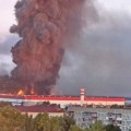Moscova arde și fumegă în toate zările după ce Ucraina a lansat asupra ei peste 400 de drone. În cursul atacului au fost lovite un depozit de petrol și alte ținte conectate cu războiul de ocupație. Guvernatorul regiunii reclamă avarierea mai multor locuințe și obiective civile