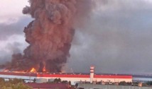 Moscova arde și fumegă în toate zările după ce Ucraina a lansat asupra ei peste 400 de drone. În cursul atacului au fost lovite un depozit de petrol și alte ținte conectate cu războiul de ocupație. Guvernatorul regiunii reclamă avarierea mai multor locuințe și obiective civile