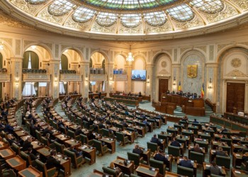 Proiectul USR privind reducerea la 300 a numărului de parlamentari, adoptat tacit în Senat! / Liderul senatorilor useriști nu este însă foarte optimist în privința șanselor actului normativ : „Va trece la Camera Deputaților și va fi vârât într-un sertar peste care se va așterne praful”