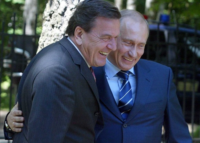 Uniunea Europeană și Kievul au respins propunerea Rusiei de a-l desemna pe fostul cancelar Gerhard Schröder drept negociator, din partea Europei, în cadrul discuțiilor de pace / Kaja Kallas: „Putin dorește, de fapt, să se afle de ambele părți ale mesei”