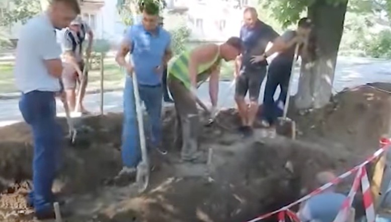 VIDEO: Electoratul AUR și PSD proliferează în Rusia! Arheologii din Rostov, atacați de localnicii care i-au confundat cu inginerii de sisteme 5G