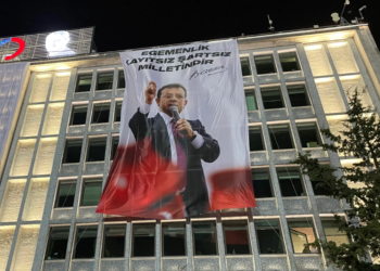 Dominic Fritz îl vizitează în închisoare, la Istanbul, pe viitorul președinte al Turciei, încarcerat de regimul autocrat al lui Recep Tayyip Erdogan, într-o încercare disperată de a opri inevitabilul / Tot mai mulți turci îl consideră victimă politică pe Ekrem Imamoglu care ar câștiga alegerile prezidențiale din primul tur