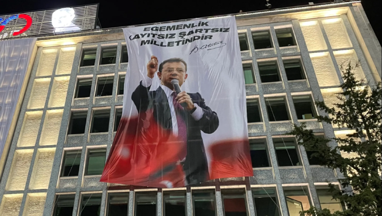 Dominic Fritz îl vizitează în închisoare, la Istanbul, pe viitorul președinte al Turciei, încarcerat de regimul autocrat al lui Recep Tayyip Erdogan, într-o încercare disperată de a opri inevitabilul / Tot mai mulți turci îl consideră victimă politică pe Ekrem Imamoglu care ar câștiga alegerile prezidențiale din primul tur