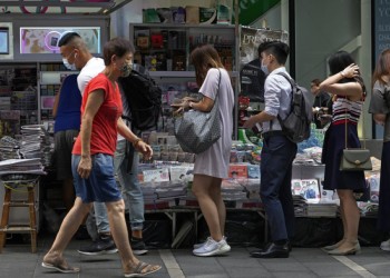 Odioșii comuniști chinezi au suprimat cea mai puternică voce pro-democrație din Hong Kong. Cetățenii au format cozi imense, în tot orașul, pentru a cumpăra ultimul număr al ziarului Apple Daily