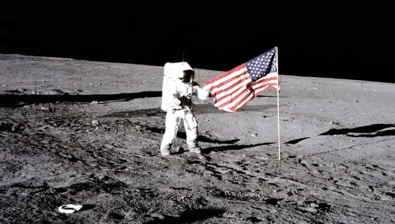 Luna devine scena viitoarelor operațiuni militare. SUA anunță extinderea programelor de cercetare pentru tehnologie în spațiu. Rolul Forței Spațiale, noua ramură a armatei americane