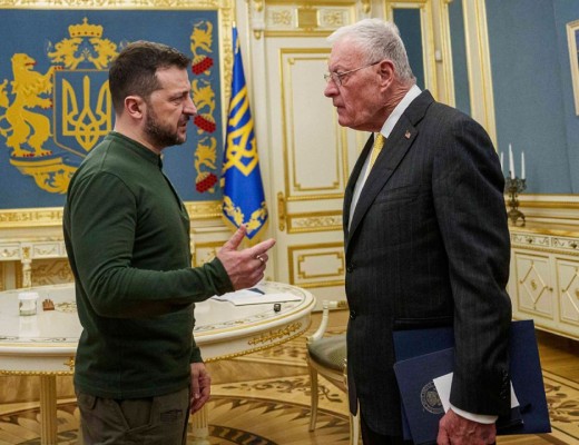 Fostul emisar special al lui Donald Trump pentru Ucraina, Keith Kellogg, are o opinie fermă în ce-l privește pe Vladimir Putin: „E ca Hitler” / „Ar putea opri războiul în cinci minute dacă ar vrea. Dar nu se va mulțumi cu Donbas, chiar dacă Ucraina i-l cedează integral pentru a pune capăt măcelului de pe front”