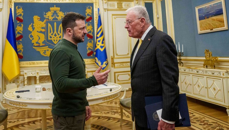 Fostul emisar special al lui Donald Trump pentru Ucraina, Keith Kellogg, are o opinie fermă în ce-l privește pe Vladimir Putin: „E ca Hitler” / „Ar putea opri războiul în cinci minute dacă ar vrea. Dar nu se va mulțumi cu Donbas, chiar dacă Ucraina i-l cedează integral pentru a pune capăt măcelului de pe front”