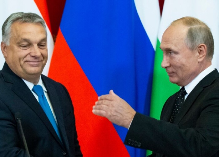 Ungaria pompează din nou propagandă rusească la cel mai înalt nivel. Ministrul de Externe de la Budapesta: ”În loc de sancțiuni pentru Rusia și arme și bani pentru Ucraina, UE ar trebui să consolideze pacea”. El nu a lămurit cum ar fi posibilă ”pacea”, în condițiile în care trupele ruse sunt pe teritoriul Ucrainei