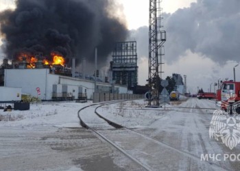 Explozie cu morți și răniți la cea mai mare rafinărie de petrol din Siberia
