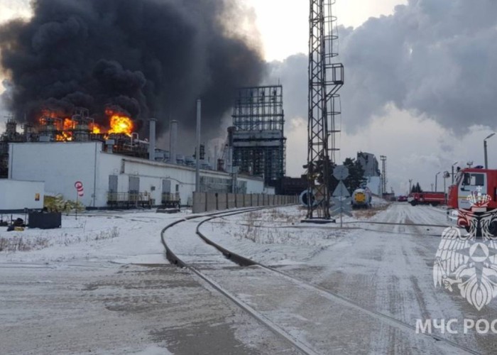 Explozie cu morți și răniți la cea mai mare rafinărie de petrol din Siberia