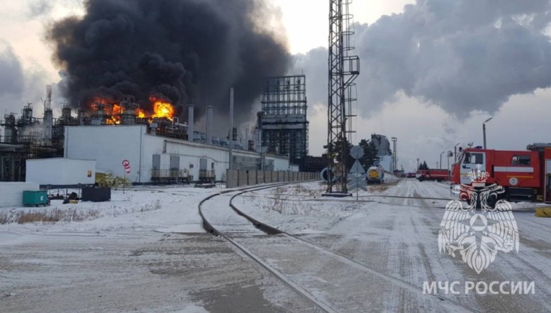 Explozie cu morți și răniți la cea mai mare rafinărie de petrol din Siberia