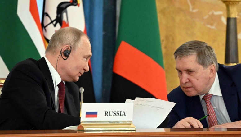 Profilul lui Iuri Ușakov, personaj-cheie folosit de Putin în arhitectura negocierilor purtate cu SUA privind soarta Ucrainei. Cum contribuie la blocarea demersurilor de a se ajunge la o pace durabilă / Anna Neplii