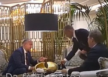 Breaking news: VIDEO revoltător: rusofilul Dodon a primit o pungă cu BANI de la Plahotniuc! De ce nu-l anchetează Procuratura pe omul Moscovei? 