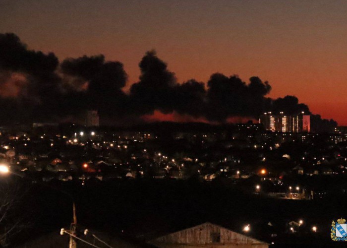 VIDEO. Ucraina a lansat un nou atac cu drone asupra Rusiei. Incendiu puternic la un aerodrom din regiunea Kursk / Moscova a acuzat Kievul de „acte de terorism”