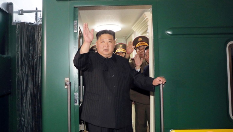 VIDEO. Tiranul Kim Jong Un a ajuns cu trenul blindat în Rusia pentru o întâlnire cu dictatorul Vladimir Putin. Avertismentul Statelor Unite