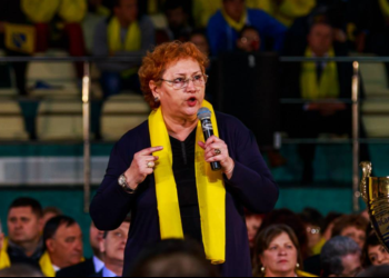 Renate Weber, Avocatul Poporului cu mandat expirat de doi ani, s-a alăturat frăției AUR-PSD-Florin Iordache, atacând la CCR ordonanța referitoare la programul SAFE. „În schimb, Weber nu are nicio problemă cu faptul că mandatul ei s-a încheiat acum doi ani. Cu cât ești mai expirat, cu atât ești mai constituțional!”