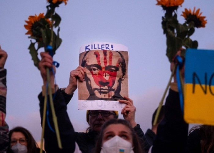 Apocalipsa pe care Rusia genocidară vrea să o aducă Ucrainei: rusificarea totală, omniprezența poliției secrete a Kremlinului, asasinarea opozanților, spălarea pe creier și instaurarea celei mai demente represiuni. România a trecut prin asta