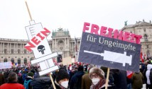 VIDEO "Nu fascismului!". Zeci de mii de persoane au protestat în Viena contra vaccinării obligatorii