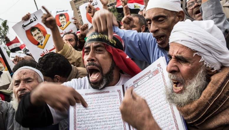 Puterea de la Cairo declară război total Frăției Musulmane: fundamentaliștii islamici, dați afară din școli și din studiourile TV