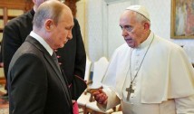 Vaticanul încearcă să dreagă busuiocul după ce Papa Francisc le-a vorbit tinerilor catolici ruși despre "moștenirea marelui imperiu rus iluminat". Declarațiile Suveranului Pontif au provocat stupoare la Kiev