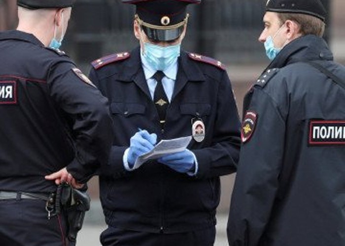 O polițistă criminalistă, bolnavă de Covid-19, a căzut de la etajul cinci al unui spital din Moscova. La fel au pățit cel puțin trei medici nemulțumiți de felul în care este gestionată în Rusia criza din sistemul sanitar 